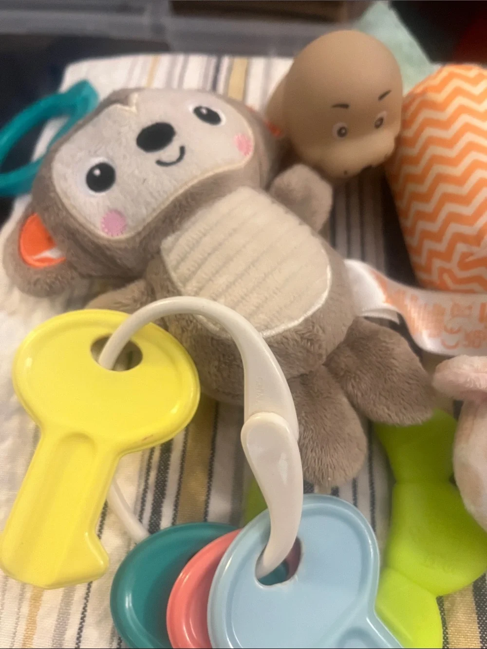 Carter's Beige & Pastel Plush Giraffe Lovey with Teething Key Set 6pc #160